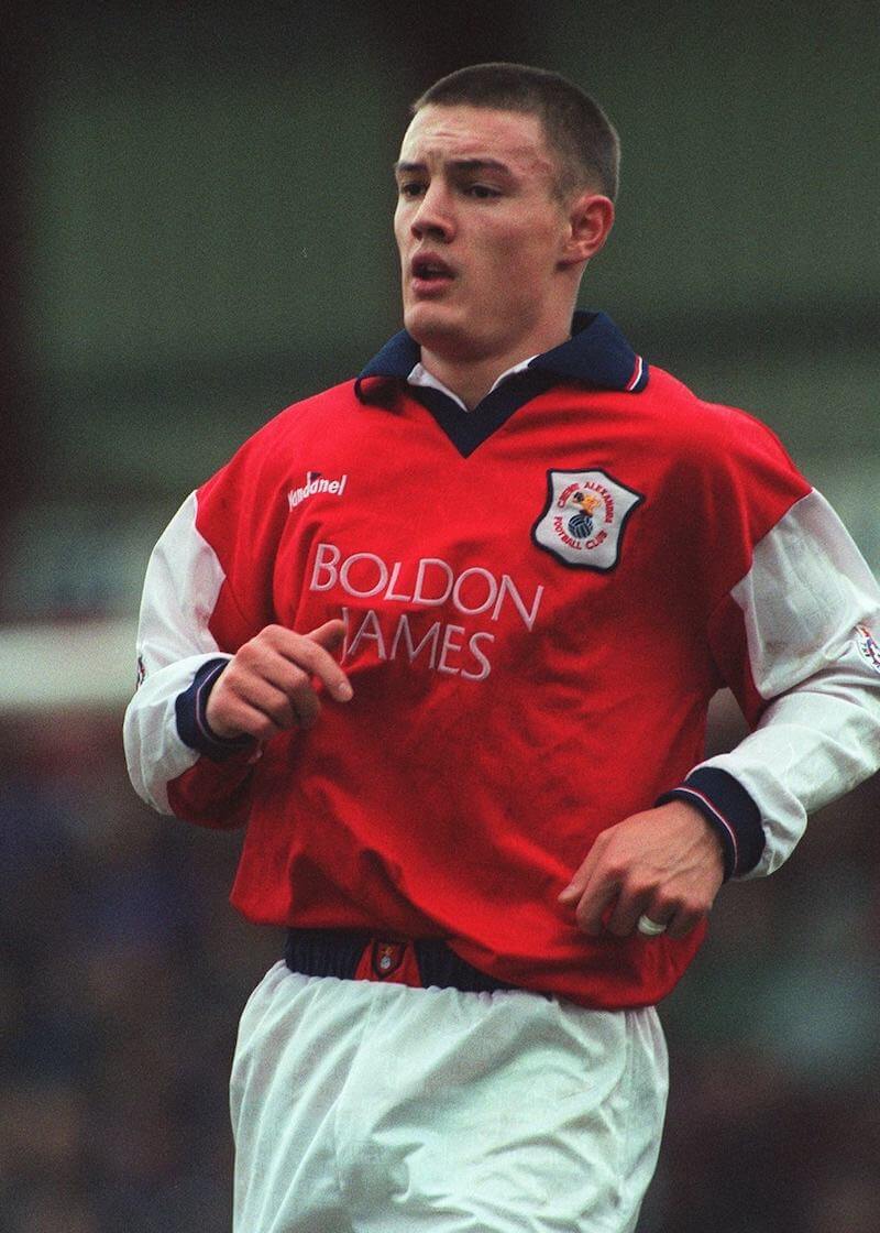 Ashley_Westwood_of_Crewe_playing_a_football_match_football4football