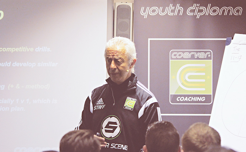 Alf_galustian_doing_a_Coerver_coaching_classroom_session_coaches_football4football_training