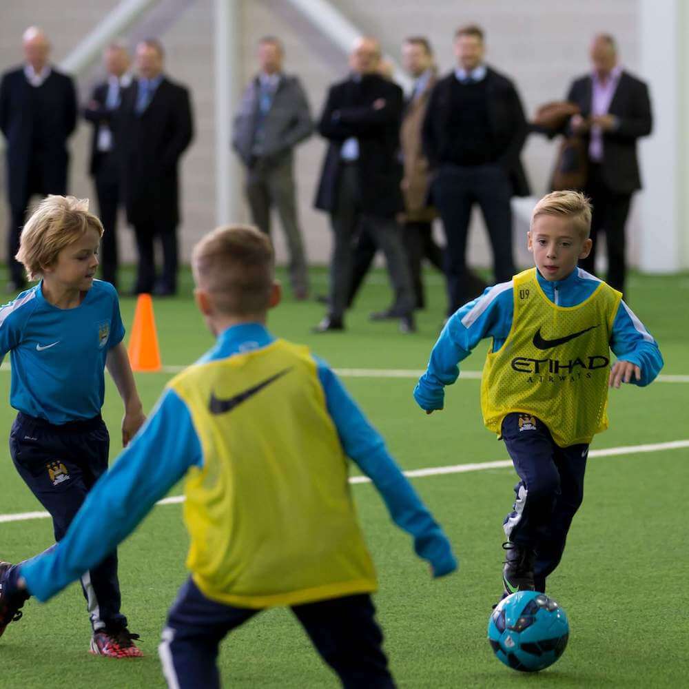 Young_players_chase_the_ball_during_amanchester_city_academy_training_session