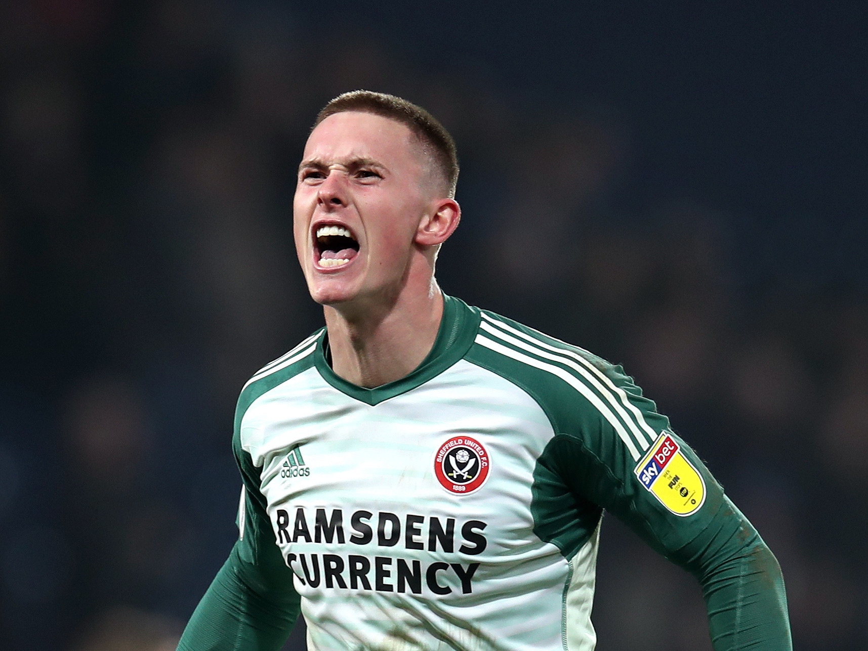 Dean Henderson signs new Manchester United contract.