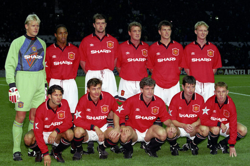Manchester_United_Team_Line_up_before_a_Champions_League_game_football4football